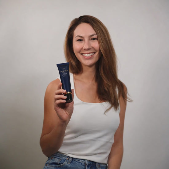 Cle de Peau Correcting Cream Veil foundation is lightweight and smooth, yet it provides beautiful coverage. It feels comfortable on the skin and protects it without feeling heavy