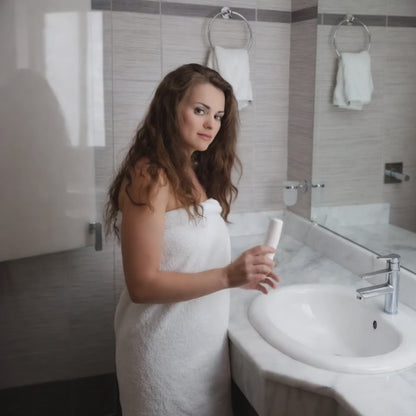 Review LA MER The Moisturizing Soft Cream All day healing moisture reformulated for profound rejuvenation: visibly plumper, healthier, firmer, lifted-looking skin